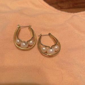 Vintage 1980s Gold and Pearl Earrings